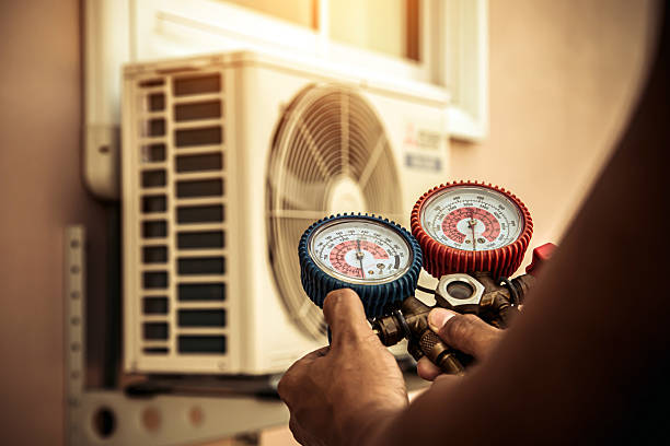 Professional Hvac technician working in Evans, CO